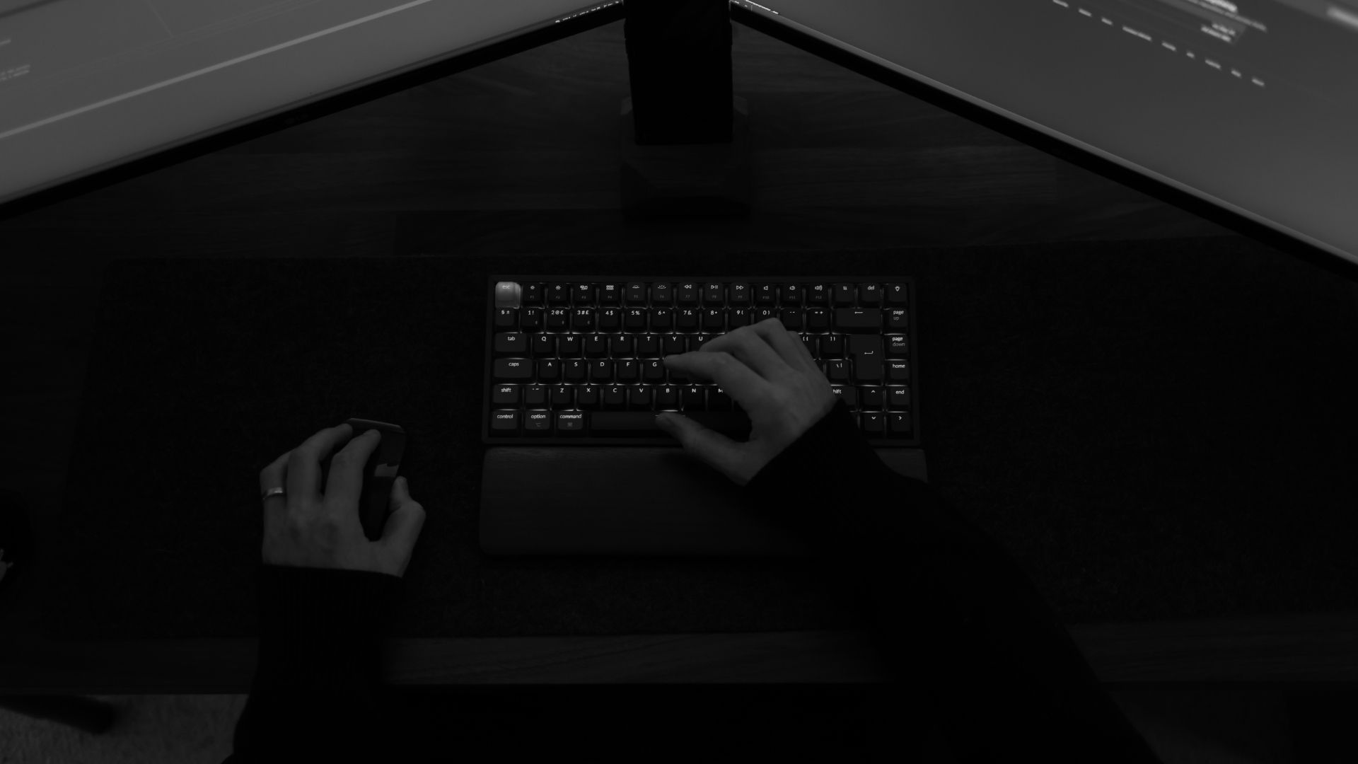 apk.com Desk & Keyboard